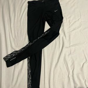 Nike pattern leggings